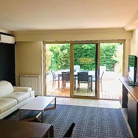 A Deux Pas Des Plages, Appartement-villa Climatise Avec Piscine Et Parc Apartment *