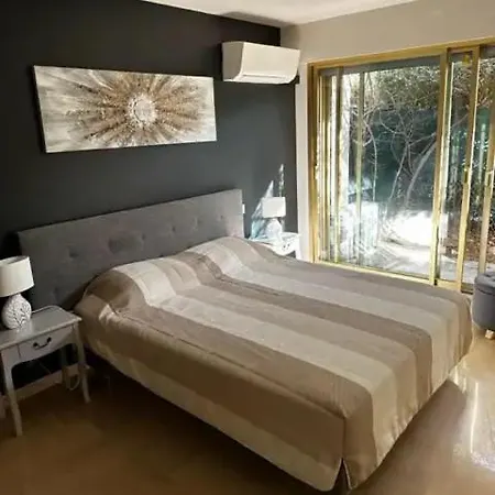 A Deux Pas Des Plages, Appartement-villa Climatise Avec Piscine Et Parc *