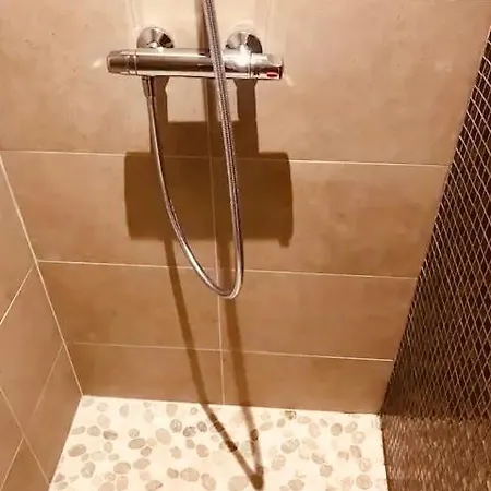 Apartment A Deux Pas Des Plages, Appartement-villa Climatise Avec Piscine Et Parc