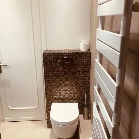 Apartment A Deux Pas Des Plages, Appartement-villa Climatise Avec Piscine Et Parc *